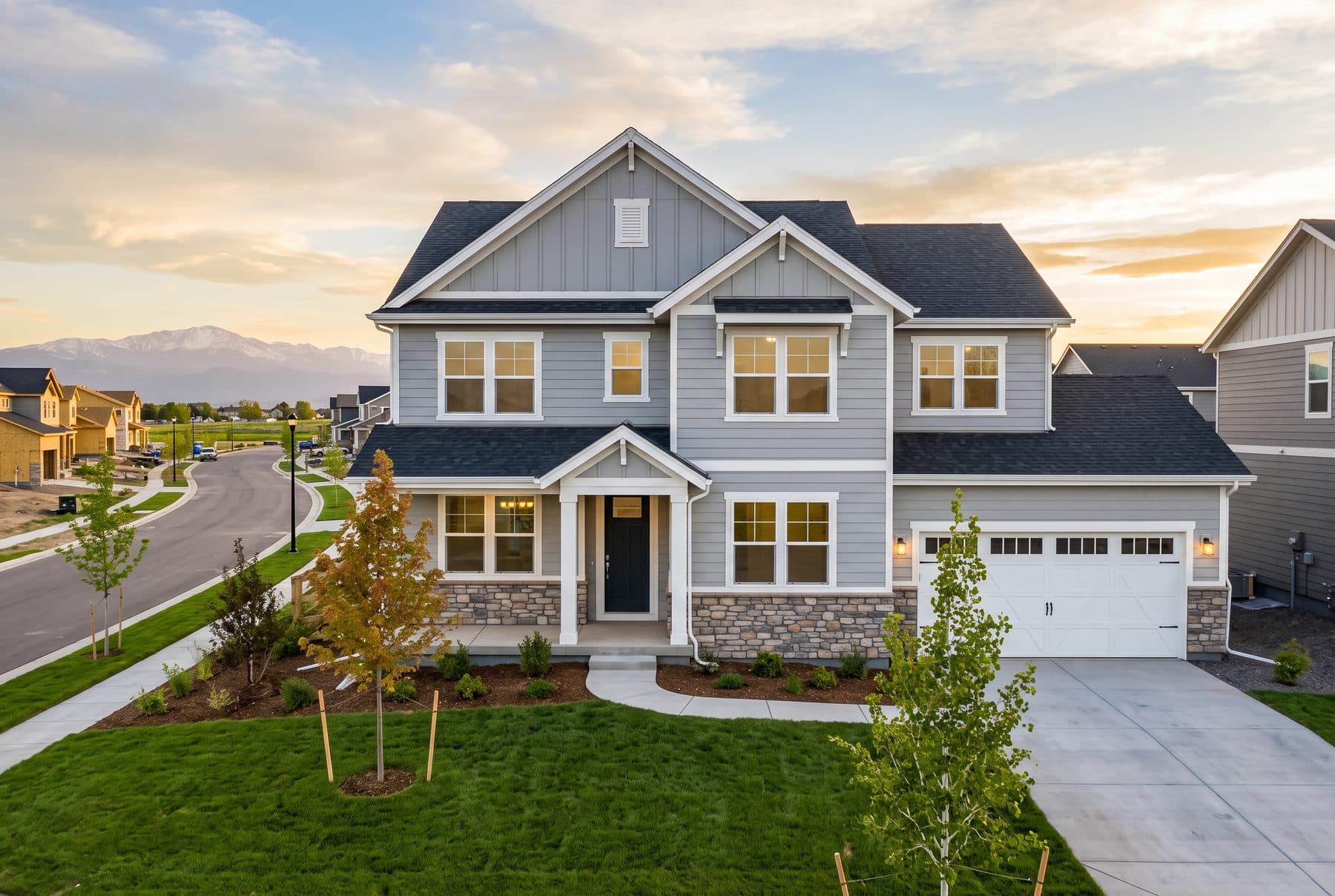 New two-story with mountain views, Thornton